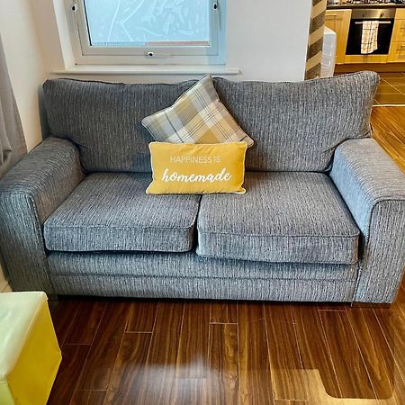 2 Bedroom City-Centre Apartment With Free Parking 贝尔法斯特 外观 照片