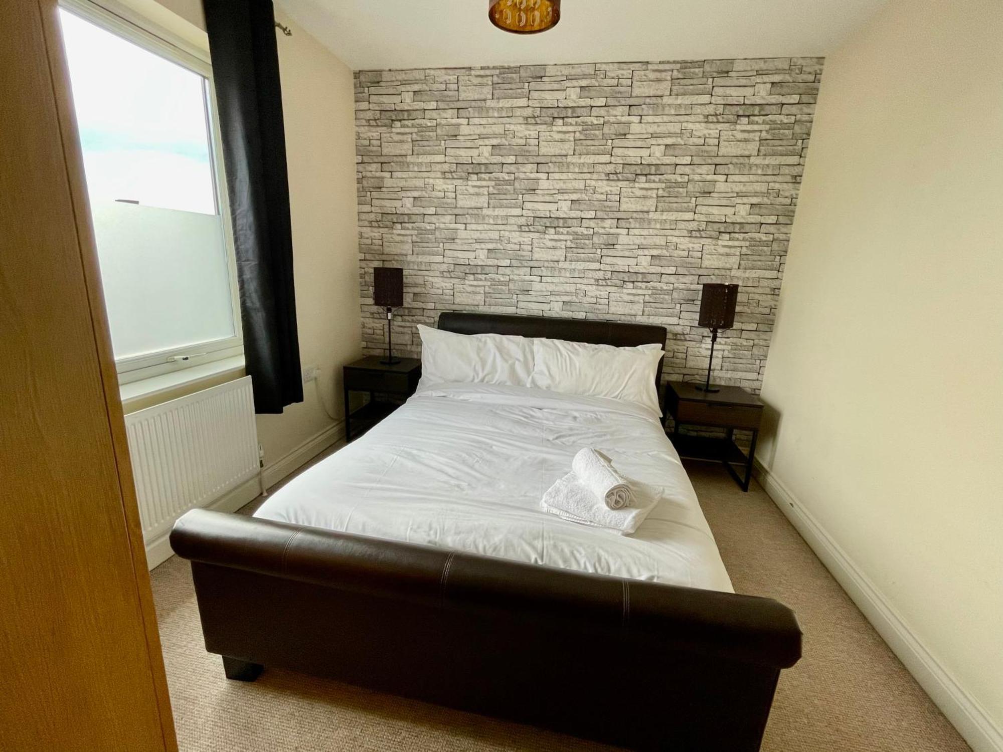 2 Bedroom City-Centre Apartment With Free Parking 贝尔法斯特 外观 照片