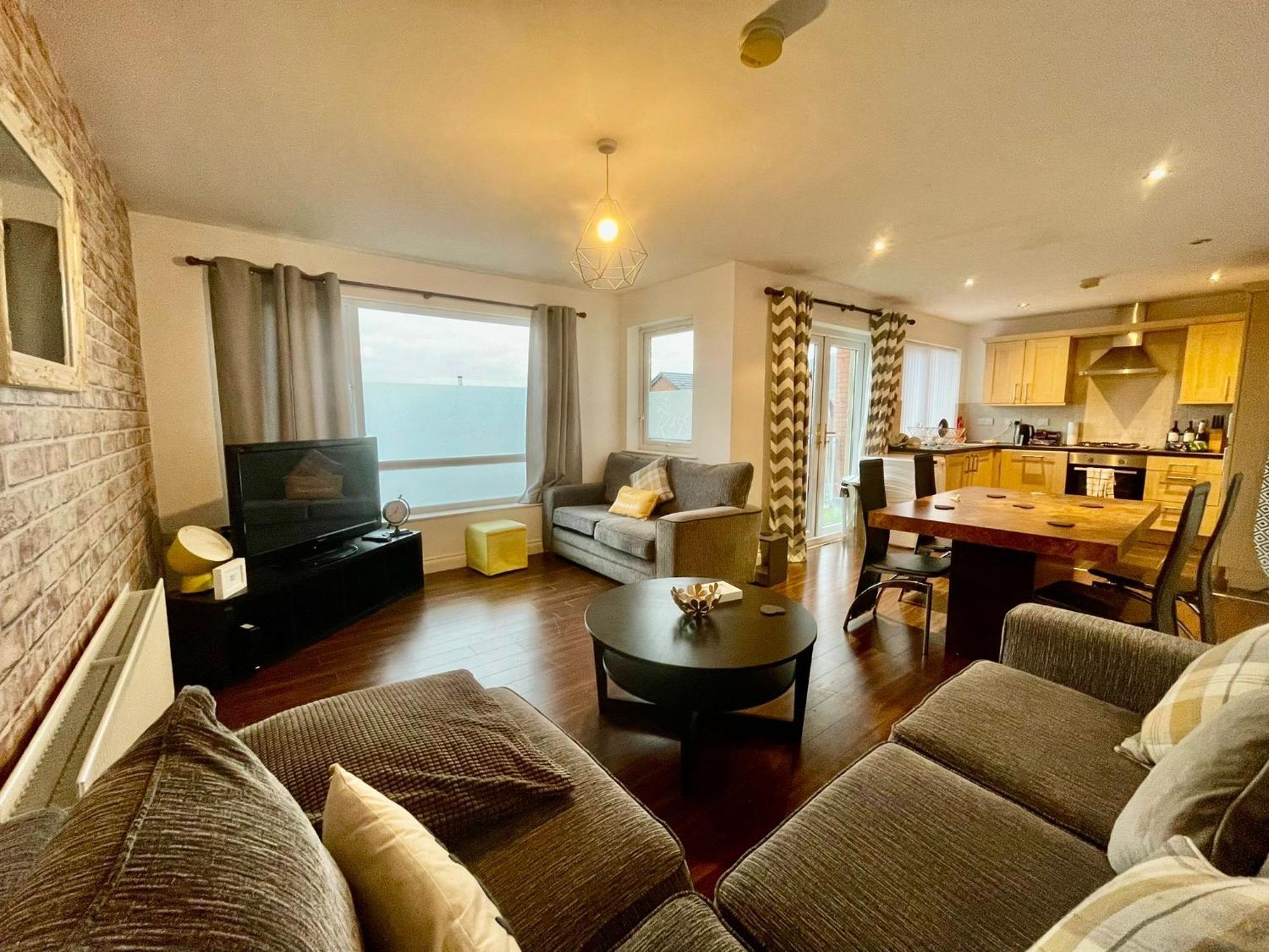 2 Bedroom City-Centre Apartment With Free Parking 贝尔法斯特 外观 照片