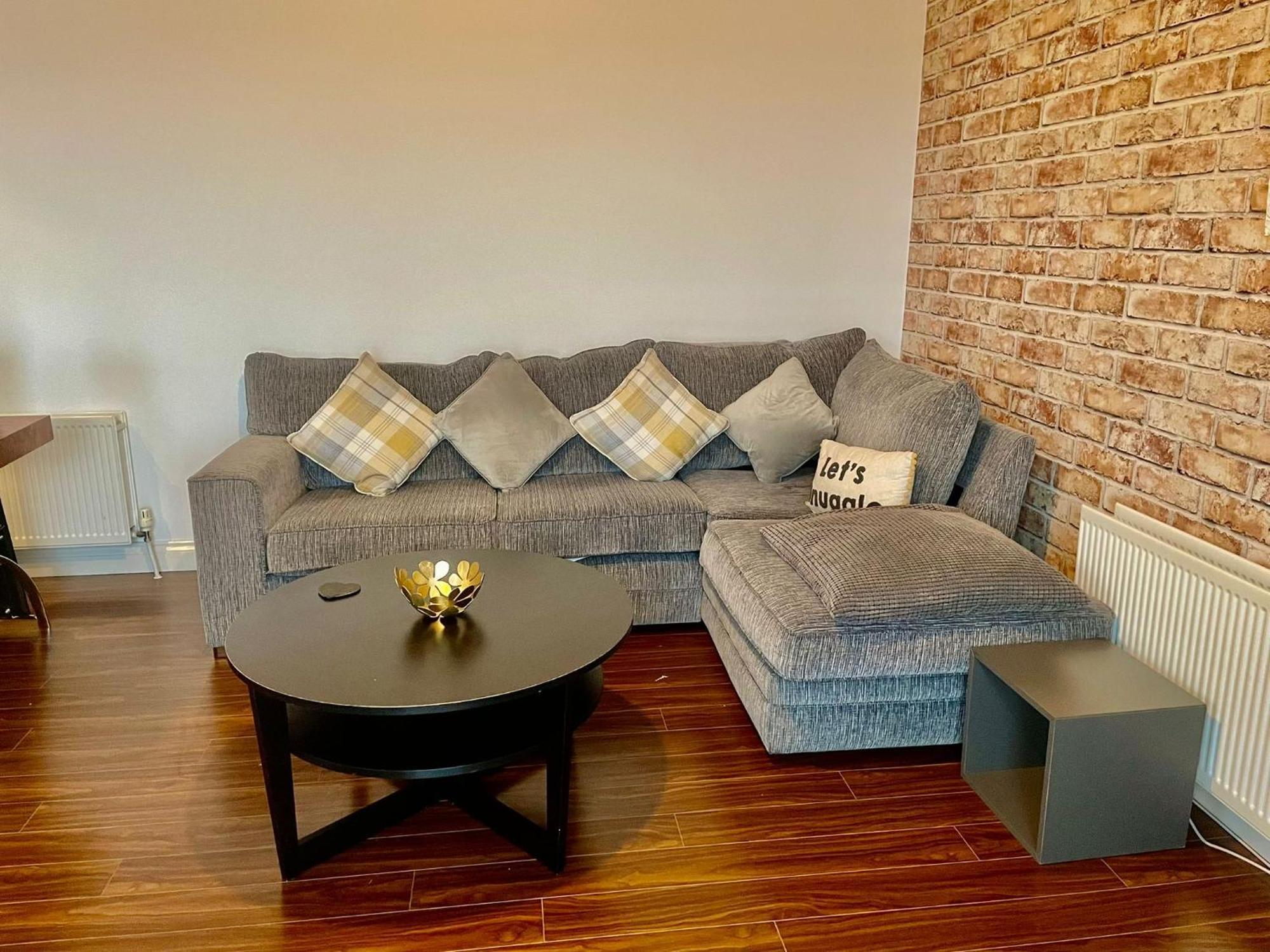 2 Bedroom City-Centre Apartment With Free Parking 贝尔法斯特 外观 照片